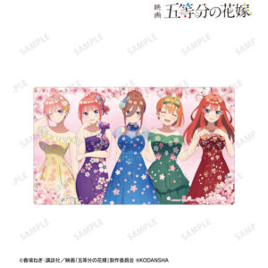 映画『五等分の花嫁』 描き下ろしイラスト 集合 桜ドレスver. プレイマット