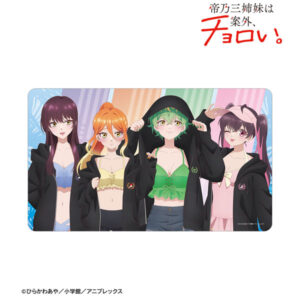 TVアニメ『帝乃三姉妹は案外、チョロい。』 描き下ろし 集合 ビーチデートver. マルチデスクマット ver.B