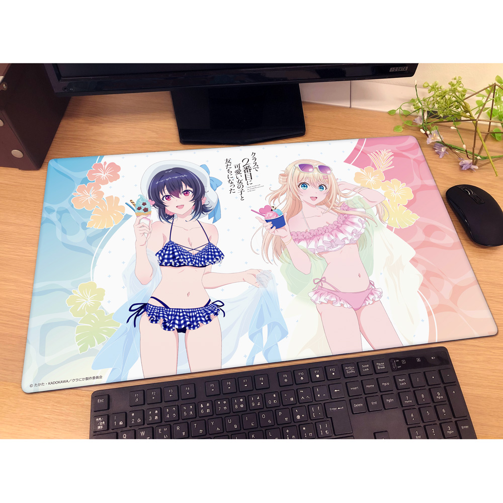 描き下ろしラバーマット(水着)のデスク使用イメージ